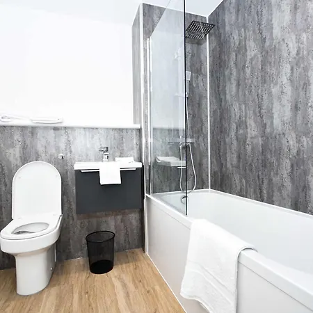 Апартаменты Lovely Spacious 2 Bedroom In