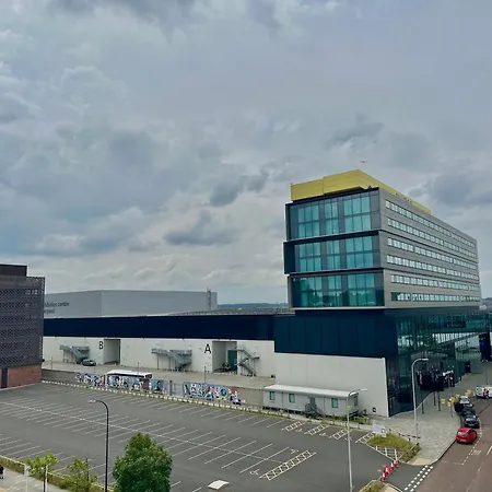 Monarchs Quay Arena By Happy Days Liverpool