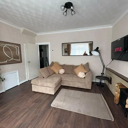 Entire Home 7 Beds - 1 Minute Walk To Anfield Stadium! *