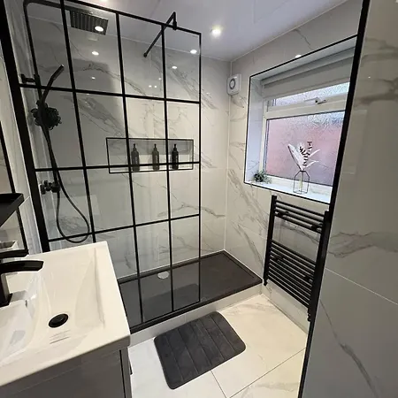 Entire Home 7 Beds - 1 Minute Walk To Anfield Stadium! Casa vacanze