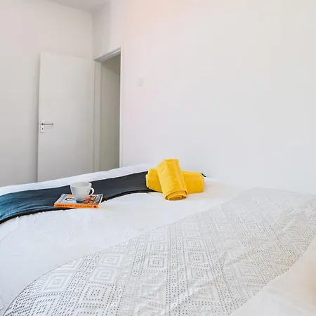 New Large Contractors House 4beds 8guests Long Term * ליברפול