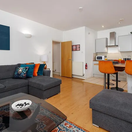 Explorer's Rest - Elegant Base By Historic - Charming Liverpool