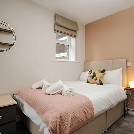 Summer 6 Bed House * Liverpool
