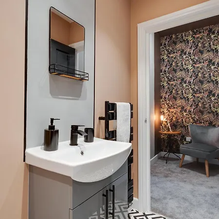 Apartment Summer 6 Bed House