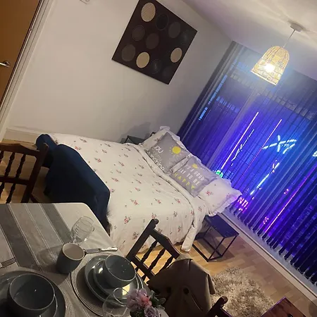 Meshael's On Wood Street, Centre Apartment *