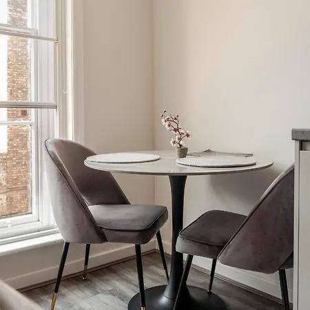 Urban Retreat By Lvp - Spacious 2-bed, Sleeps 10 - Ideal For Groups Appartement *
