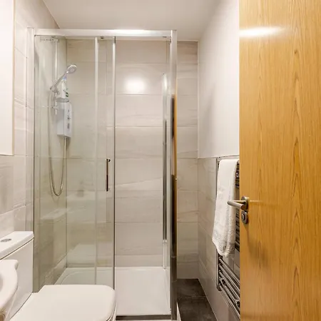 Lägenhet Escape - Modern 1-bed With Sofa Bed, Sleeps 4 - Perfect For Families & Friends Liverpool