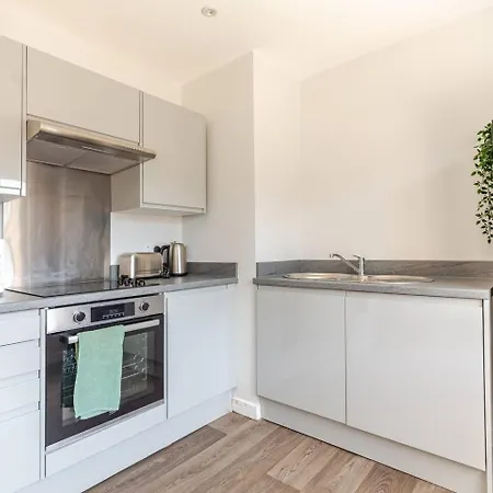Appartamento Spacious - 1-bed With 2 Sofa Beds, Sleeps 6 - Ideal For Families & Small Groups *