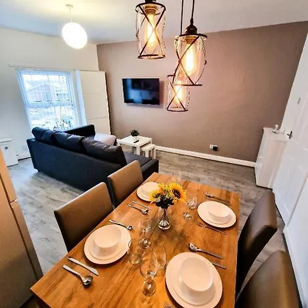 Comfy Modern 1-br Flat 4 In Walton, Liverpool, Merseyside *