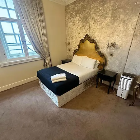 White Star Line Hotel
