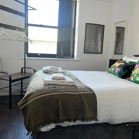 Mathew Street 1 Bed Sleeps 6 *