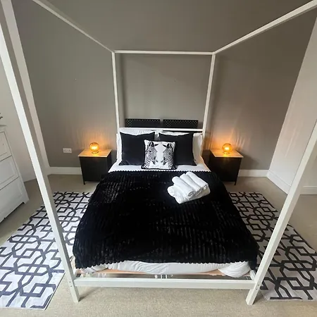 Duplex - Arts District Apartment