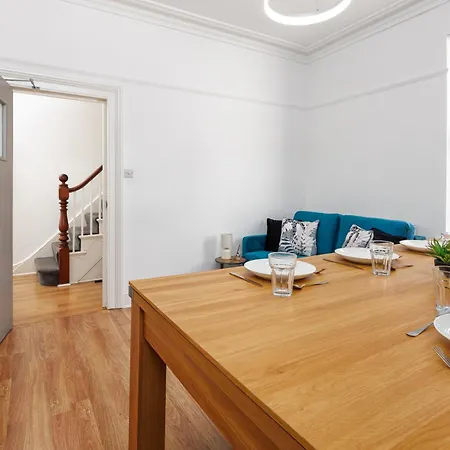 Hébergement de vacances Flatzy - Huge 7 Bed House Close To Football Stadiums Liverpool