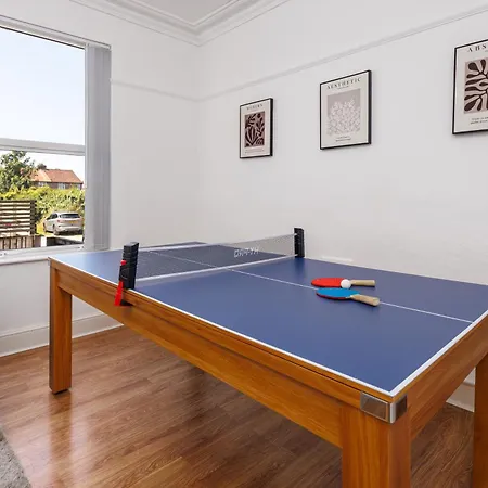 Flatzy - Huge 7 Bed House Close To Football Stadiums Hébergement de vacances