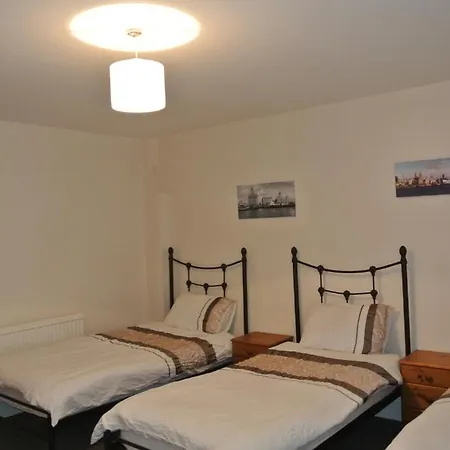 Lyndan Guest Отель 2*