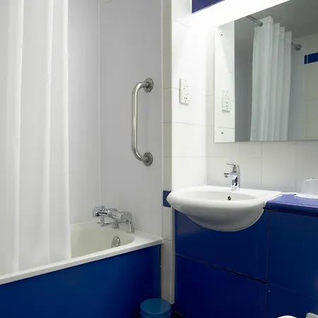 Travelodge Central Отель