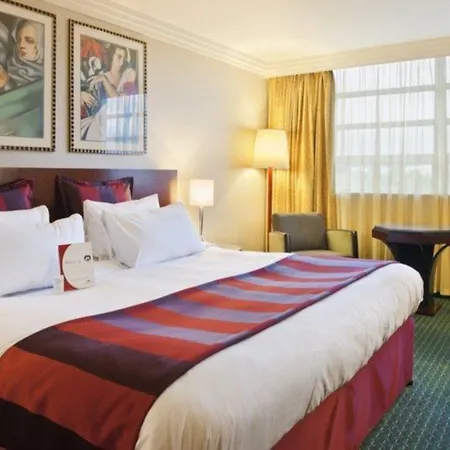 Отель Crowne Plaza - John Lennon Airport By Ihg 4*