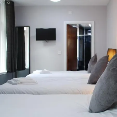 Hotel The 2*
