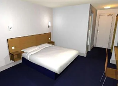 Travelodge Central Отель
