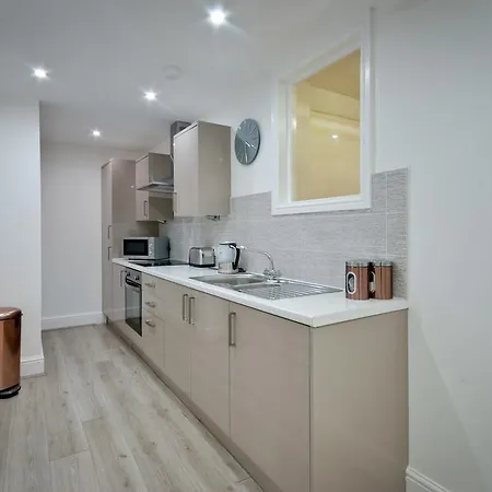 Ware Rodney Street Apartment *