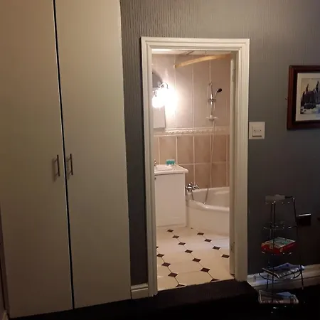 The Hotel 2*