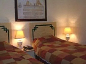 Hotel Hanover & Mccartney's Bar