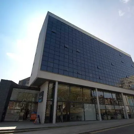 Travelodge Central Отель 3*