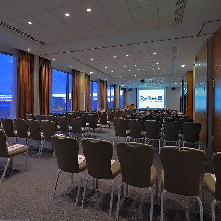 מלון Radisson Blu Hotel, 4*