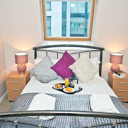 Base Serviced - Duke Street Otel Liverpool