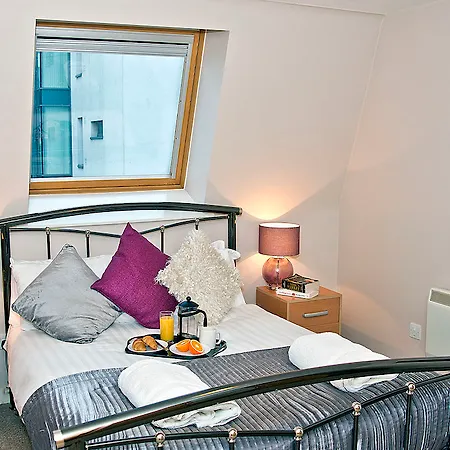 Base Serviced - Duke Street Otel Liverpool