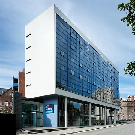 Отель Travelodge Central