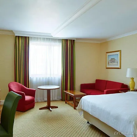 Отель Delta By Marriott Centre
