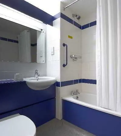 Отель Travelodge Central