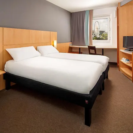 Ibis Centre Dock - One 3*