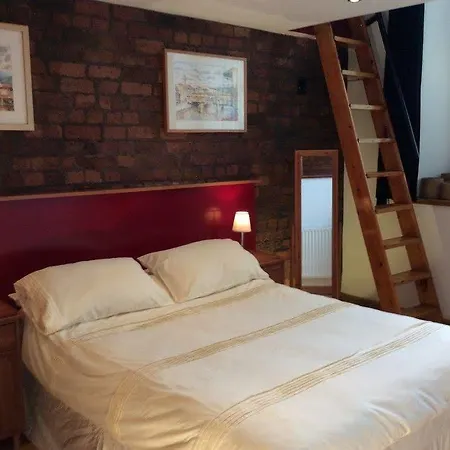 Trafalgar Warehouse 4*
