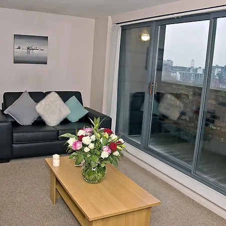 Base Serviced - Duke Street Otel