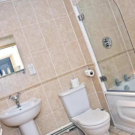 Base Serviced - Duke Street Otel Liverpool