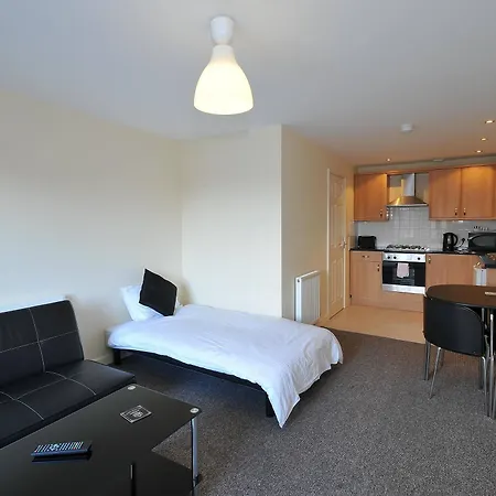 Mays - 102 Mill Street, Free Parking, 2 Minute Walk To Baltic Market And Centre - Sleep 1-10 Guests Apart Otel