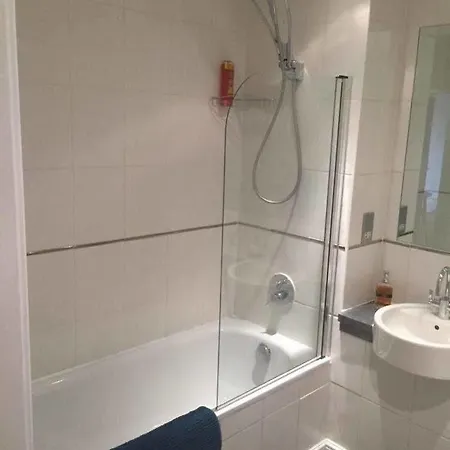 Liverpool Party Pads - Infinity Apartments *