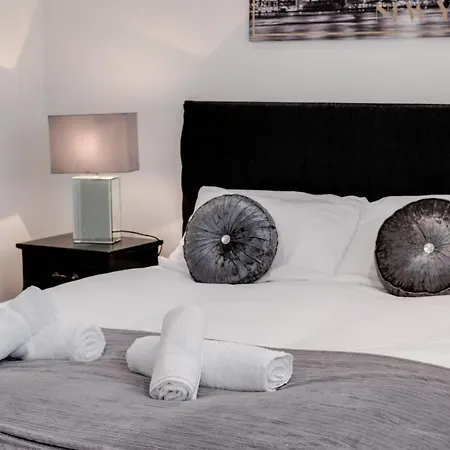 Duke Street Aparthotel 4*