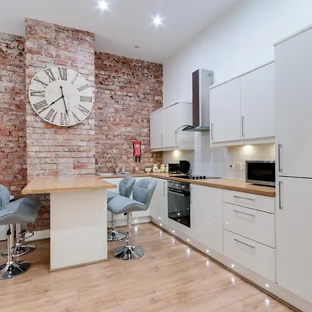 Aparthotel Duke Street 4*