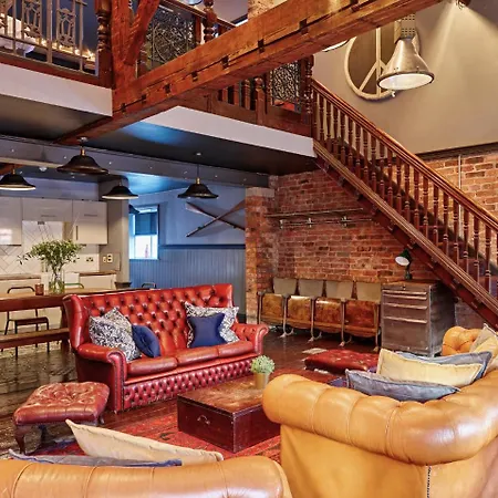Le Bateau 3* Liverpool