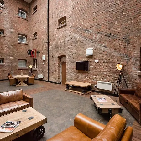 Aparthotel Caro Short Main Bridewell 3*