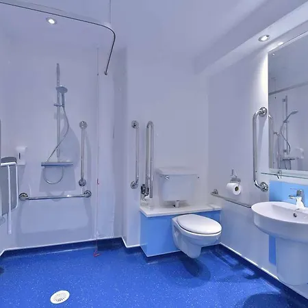 Отель Travelodge Central