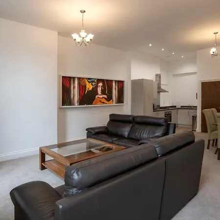 The Castle Collection - 25 Castle Street *