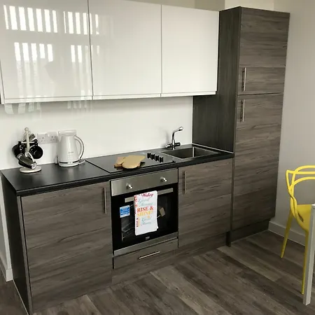 Caro Short - Parker Street Aparthotel 4*