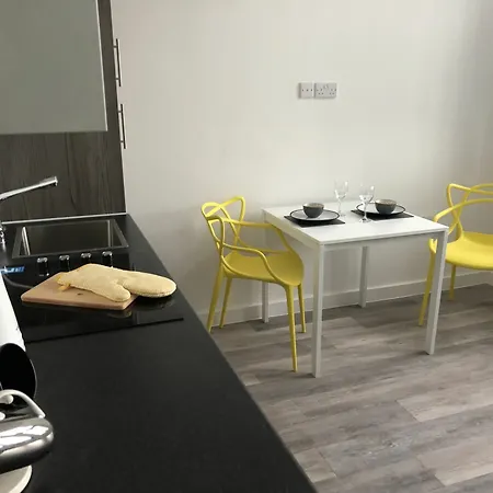 Caro Short - Parker Street Aparthotel 4*