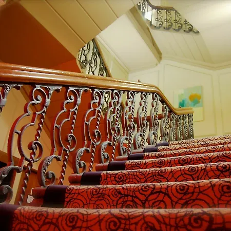 Отель 62 Castle Street 4*