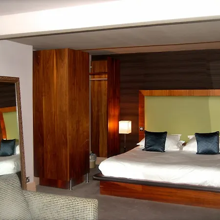 62 Castle Street 4*