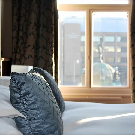 62 Castle Street 4*
